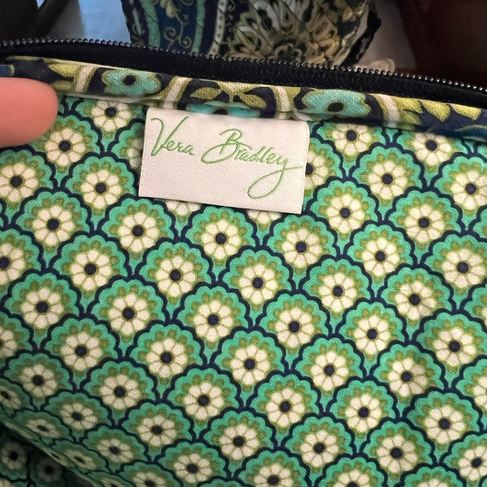 VERA BRADLEY Quilted Zippered Tablet Case in Rhythm and‎ Blues *RETIRED PRINT* - Picture 5 of 8